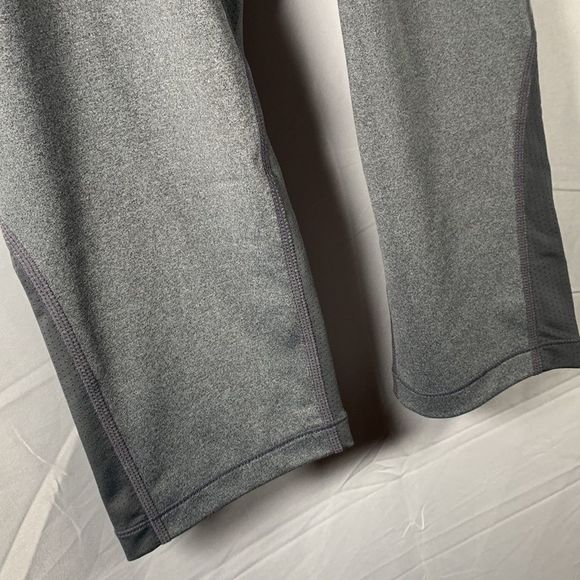 Nike Pro Dri-Fit Grey Cropped Athletic Leggings - Picture 4 of 8